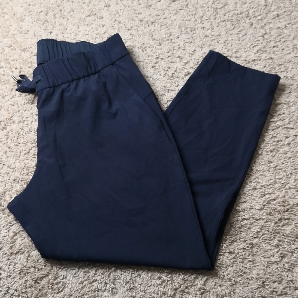 Lululemon Stretch Pant size 10, navy